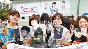 재중-유천-준수를 보려고… 일본팬 7000명이 몰려왔다 