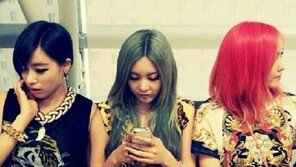 티아라 삼색머리 ‘눈길’… “이번 콘셉트는 당구공?”