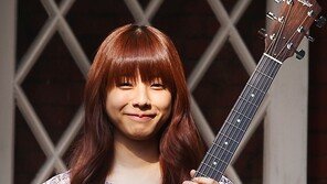 [SD포토] 기타 치는 주니엘 ‘음악은 나의 친구~’