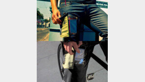 [영상] 스마트폰 바지, 투명 주머니 달린 청바지 등장