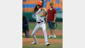 [포토] 한혜진, 스키니 유니폼 입고 이기적인 비율+각선미 ‘개념시구’