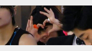 ‘설리는 진리’ 설리, 팬 향해 하트 뿅뿅 ‘설레는 男心’