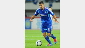 스테보, 친정 포항 습격작전