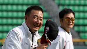 [런다운] “감독님 스마일” LG ‘큰’ 이병규 “난 원래 인상이 안좋아…” 반전