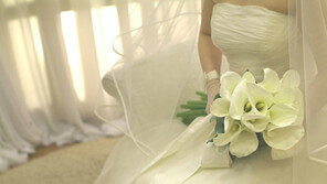 결혼 현실로 느껴지는 나이, 남성은 32.4세로, 여성은 30.3세