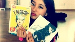 수지, 엎드린 채 입술 삐쭉 내밀고 애교 폭발 ‘男心 녹아 내려’