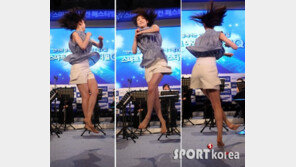 김연아, 통큰 핫팬츠+맨발로 공중회전 ‘아찔해’