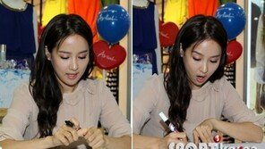 [포토] 조여정 ‘사인회에서도 돋보이는 미모’