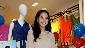 [포토] 조여정 ‘깜찍한 미소에 아찔 각선미’