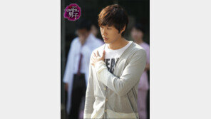 [연예 뉴스 스테이션] 지현우 3일 예정 군입대 한달 연기…“부상 치료”