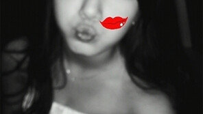 수지, 신개념 네일아트 받고 자랑 “심심했구나” 폭소