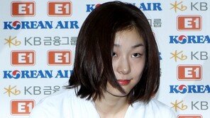 [포토] 김연아, 치켜 뜬 눈빛 ‘피겨 여왕’ 포스 철철~