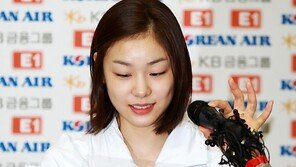 [SD포토] 김연아, ‘자, 이제 읽겠습니다!’
