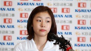 [SD포토] 김연아, ‘경청해서 듣고 있어요~’
