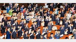 MB “국회와 협력 약속” 개원연설… 한차례 박수도 못받아