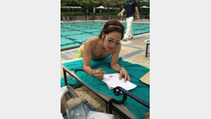 장근석, 수영장서 중국어 공부? ‘늘씬 몸매 과시’