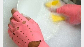 남자답게 설거지 하기, “고무장갑끼고 야구하면 여자답게 하는거야?”