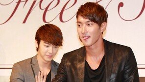 [SD포토] 슈주 시원의 인사법, ‘혀 빼꼼’ 팬서비스?