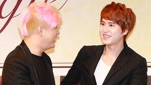 [SD포토] 규현·신동, 레드에 핑크까지…‘파격 헤어’