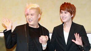 [SD포토] 슈주 신동-규현, ‘손을 잡고… 커플이야~?’