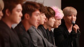 [SD포토] 이특 ‘마이크 잡았을 뿐인데…화보같네’