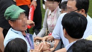 [포토] 이석기 의원, 성난 농민들에 ‘봉변’