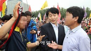 [포토] 이석기 의원, 봉변도 모자라 쫓겨나