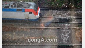 [SD포토] 서울지역 소나기 날씨… 기차도 서행