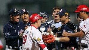 [포토] 나지완 “아 열받아!”  김현수 다툼…왜?