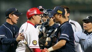 [포토] 나지완 “아 열받아!” 김현수와 다툼…왜?