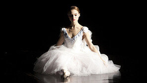 나탈리 포트만, ‘블랙스완’ 서 만난 4살 연상 발레가와 8월 5일 결혼