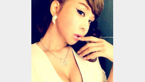 하리수, 5년 만에 컴백…‘변함없는 섹시 미모’