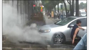 [동영상]폭스바겐 급발진? 사람 매단채 질주 ‘아찔’