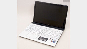 흑백의 조화로 멋 부린 노트북, 소니 바이오 E시리즈 15