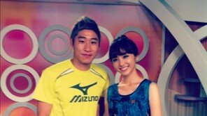 ‘유로 여신’ 윤태진, 민소매 원피스로 쇄골 노출…이근호와 ‘인증샷’