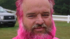 미국 에이핑크 팬클럽 회장, ‘머리부터 발끝까지’ 핑크 도배