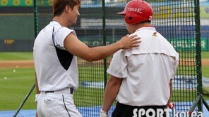 [포토] 나지완 다독이는 오재원 ‘화풀어 지완아’