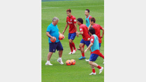 다시뭉친 태극전사, “열정은 그대론데 몸이 말을…”