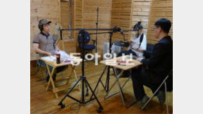 저자-평론가 마주앉아 깨알같은 책수다를 떤다