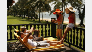 ‘짝’ 과한 비키니 노출 ‘민망’…시청률 급했나?