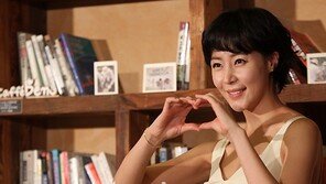 [SD포토] 채영인, 하트 그리며 ‘미소 작렬’