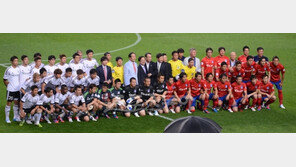 [포토] ‘K리그 올스타전’ 2002월드컵팀과 2012올스타팀의 기념촬영