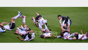 [포토] ‘K리그 올스타전’ 에닝요, 볼링 골세레머니에 관중들 ‘폭소’