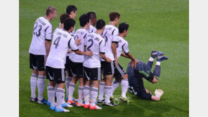 [포토] ‘K리그 올스타전’ 거대한 몸 굴리는 김영광, 볼링공으로 빙의