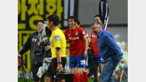 [포토] ‘K리그 올스타전’ 히딩크 감독 ‘역시 지성이가 제일 예뻐~’