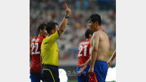 [포토] ‘K리그 올스타전’ 최용수, 상의 탈의에 경고! ‘폭소’