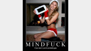 이해하면 무서운 사진, 미녀 모델 뒤에 흑인 남자가…