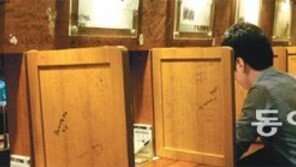 ‘1인 전용석’서 혼자 밥 먹는 대학생들