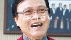 “안녕하세요∼ 재외국민본부장 자니윤입니다”