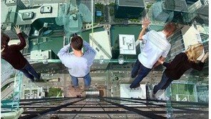 최신형 엘리베이터, ‘밑이 뻥 뚫린듯한 공포감’